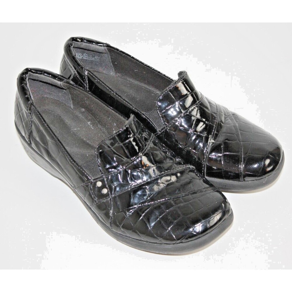 Clark's Women's Black Patten Leather Gator Like Texture sz 8M
